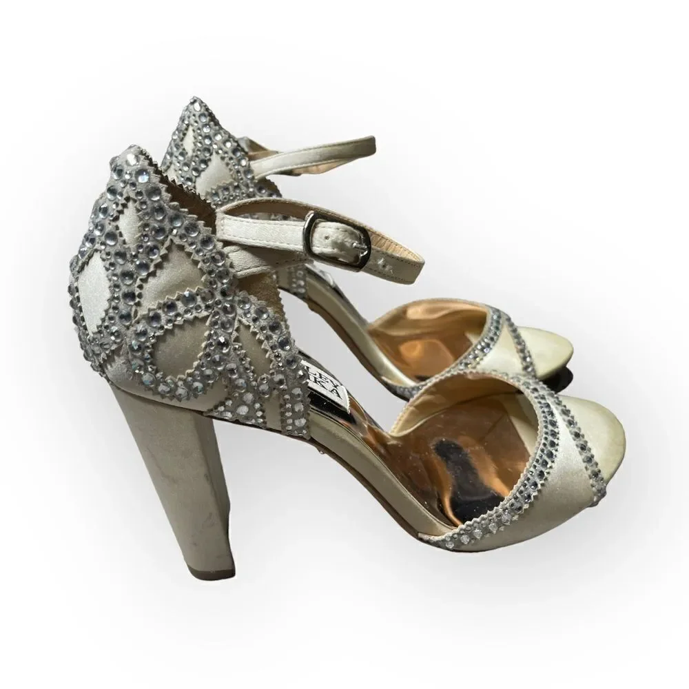 $225 Badgley Mischka Womens Ivory Crystal Embellished Block Heel Shoe Size US 5